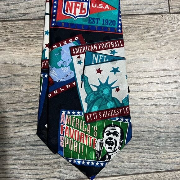 Vintage 1992 NFL Football Silk Men's Neck Tie - Picture 2 of 7